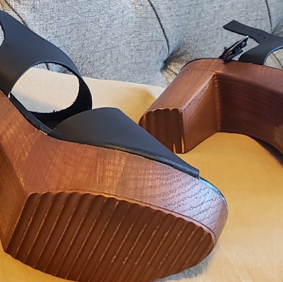 Designer Shoes - Picture 3 of 7